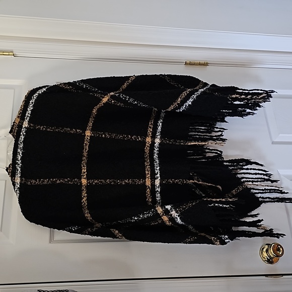 Womens shaw/cape fringe - Picture 4 of 5